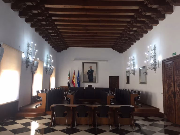 Salón de Plenos de la Diputación de Cáceres